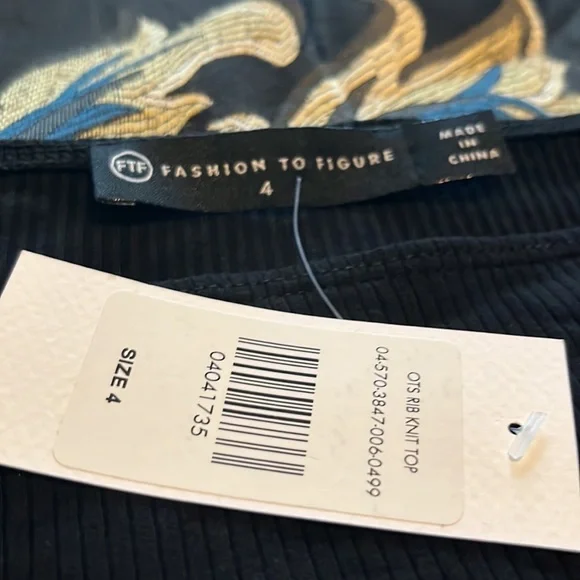 Fashion to figure off the shoulder knit black crop top size 4 = 4x = 26/28 - Picture 2 of 3